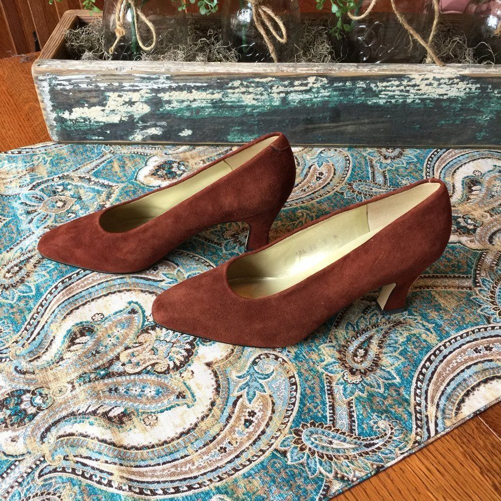 Bandolino Brown Suede Pump EUC 7 Vintage - Picture 5 of 7